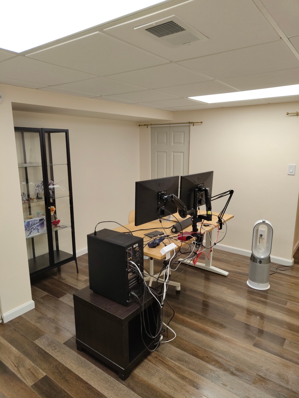 Another picture of the opposite end of the room.